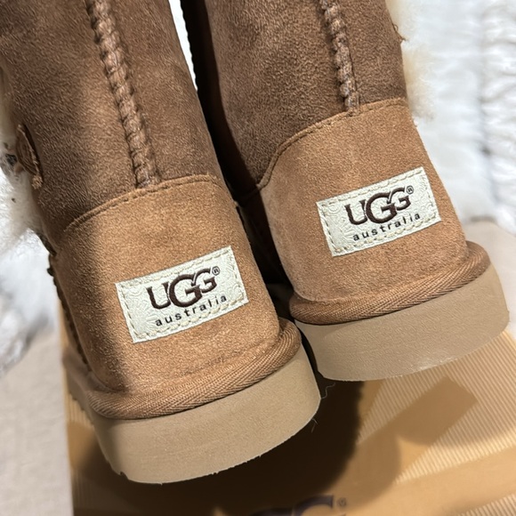 UGG Kids Bailey Triplet Button Boots - Picture 5 of 6